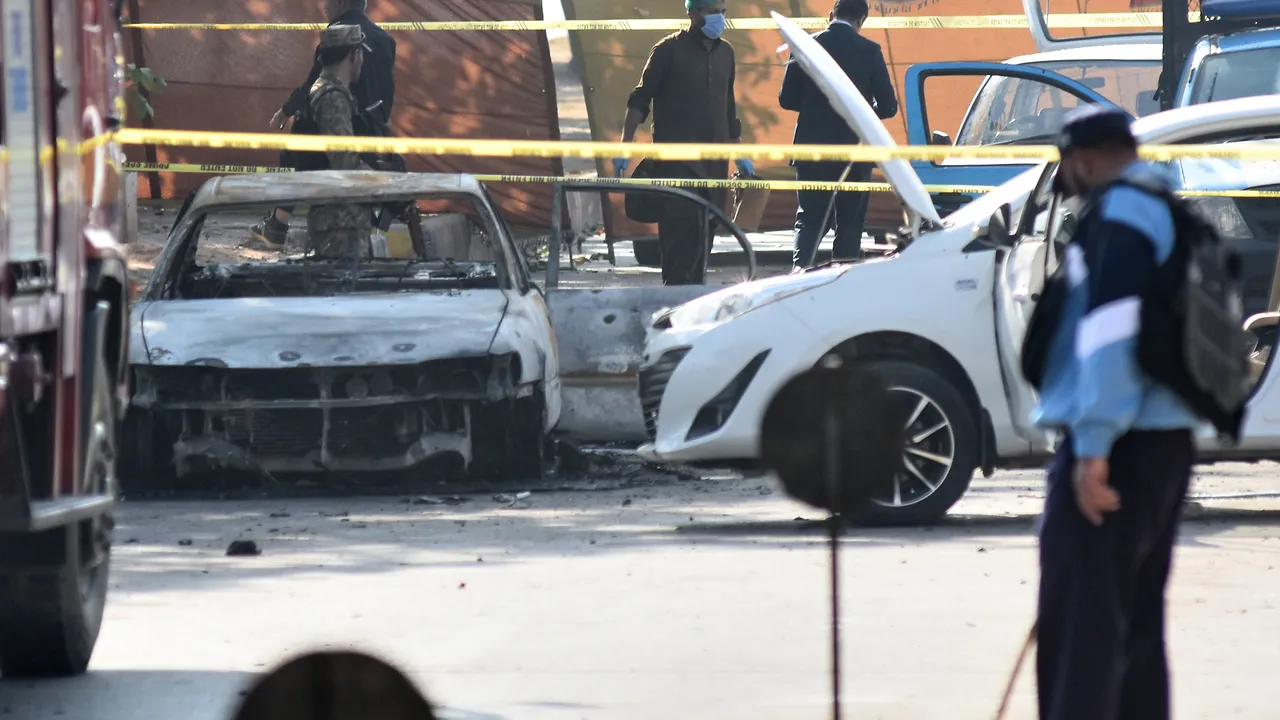 Най-малко 12 души са загинали при самоубийствен атентат в Исламабад