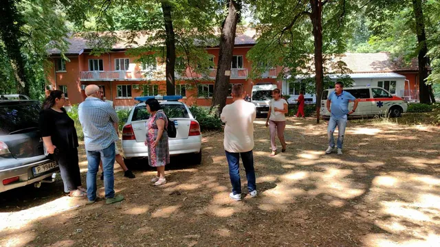 В два хосписа: Без хигиена, без лекарства и храна