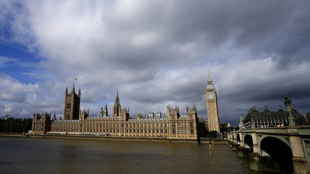 Британският здравен министър отхвърли слуховете за заговор срещу Киър Стармър