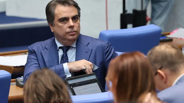 Асен Василев: Необходим е бюджет, който да не натоварва с допълнителни данъци и осигуровки