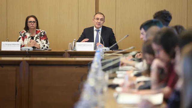 21 000 тревожни обаждания: Деца в риск и екрани без контрол