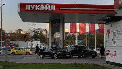 Румънският президент: Съществува вариантът контролът върху "Лукойл" да бъде поет от държавата