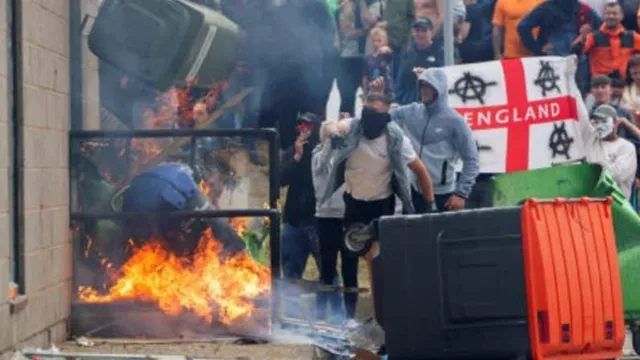 Безредици и опит за бягство в мигрантски център до българската граница