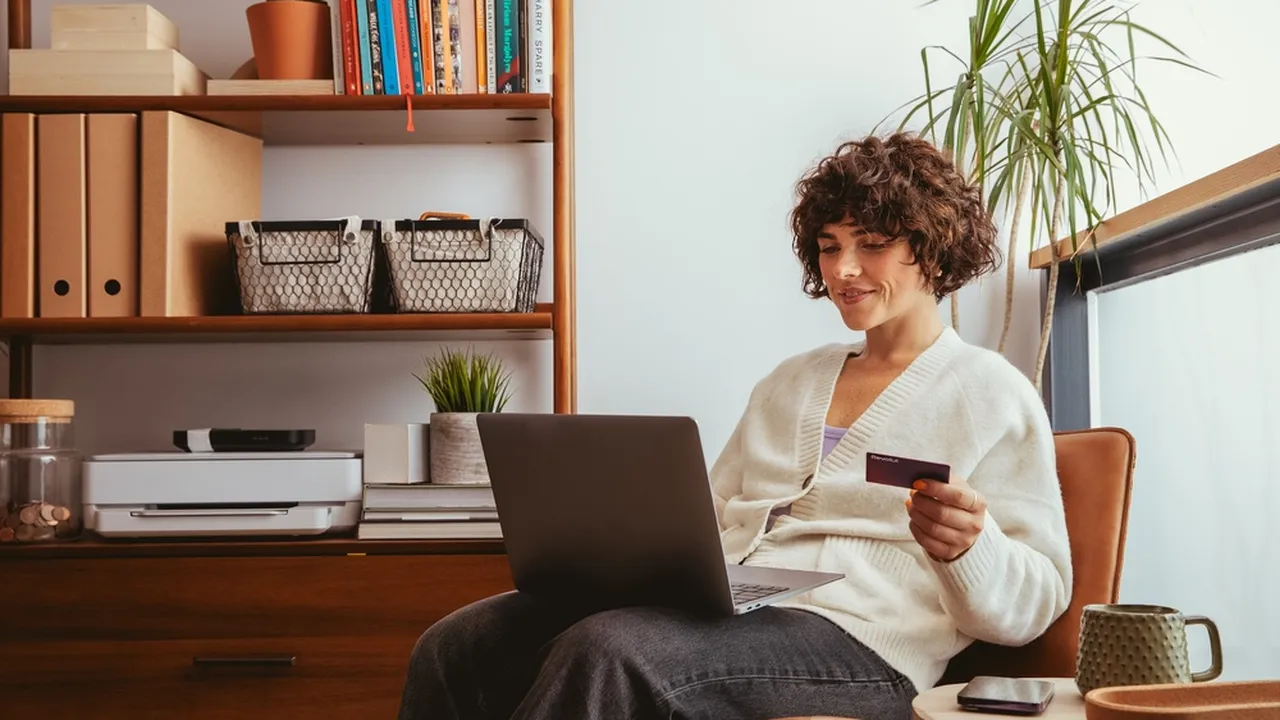 Една трета от българите губят пари заради непроверени онлайн съвети