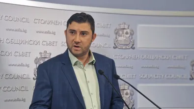 Карлос Контрера: София върви към генерална криза с чистотата