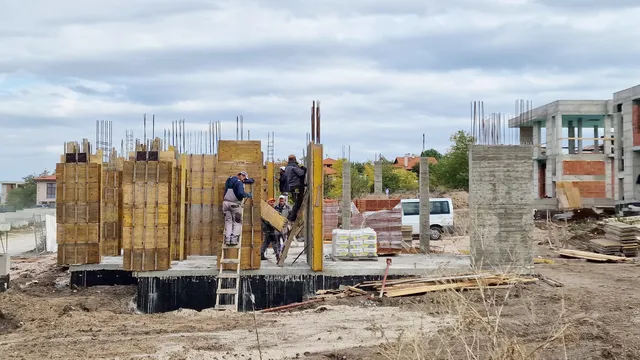 МС: Минималната работна заплата да е 1213 лева/ 620 евро от 1 януари