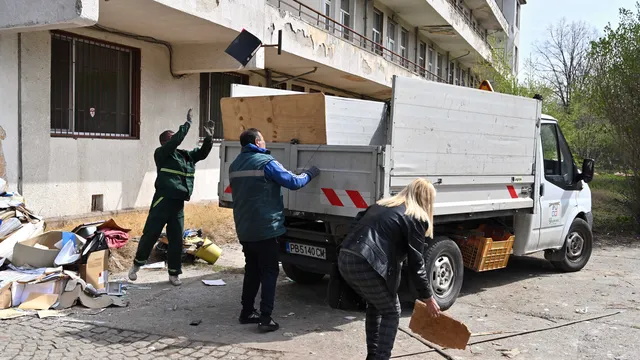 Проверяват защо има забавяне на сметосъбирането и във Варна