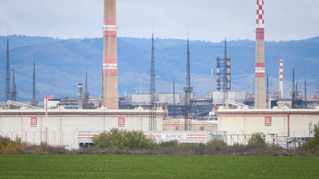 Явор Куюмджиев: България никога самостоятелно не е купувала суров петрол