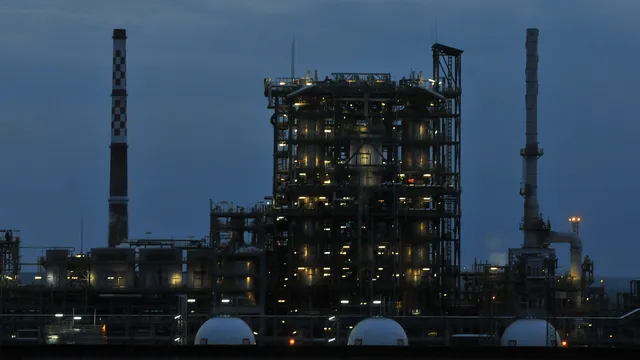 Американска компания проучва възможността да придобие активи на "Лукойл"