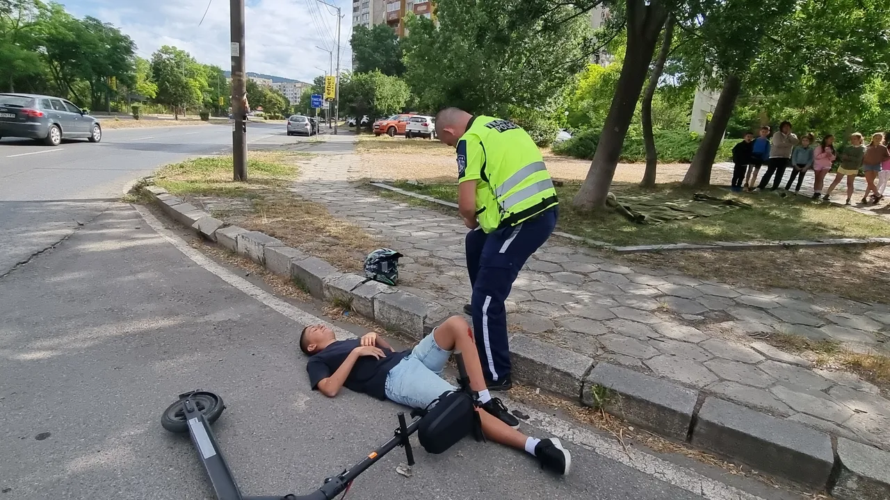 В Бургас: Украинка навлязла в пешеходна зона и блъснала 15-годишни момчета с тротинетка