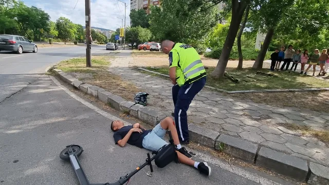 В Бургас: Украинка навлязла в пешеходна зона и блъснала 15-годишни момчета с тротинетка