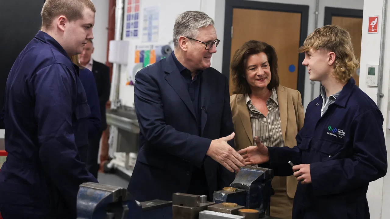 Киър Стармър лобира Полша да купи шведски подводници