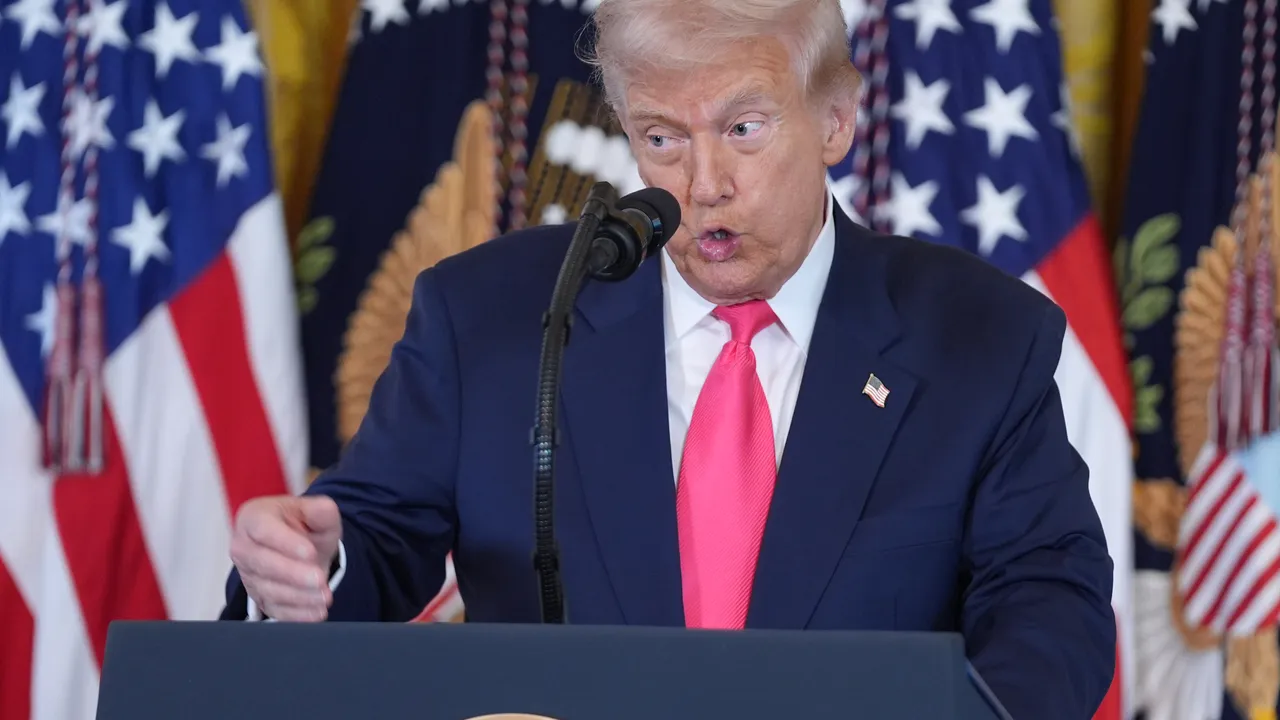 Тръмп поиска разследване на връзките на Епстийн с демократите