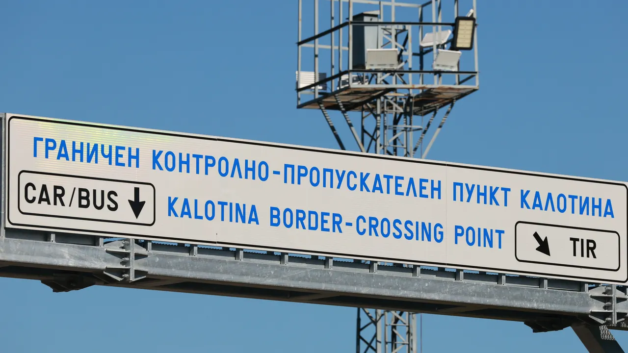 Двама митничари са задържани при акция на ГДБОП