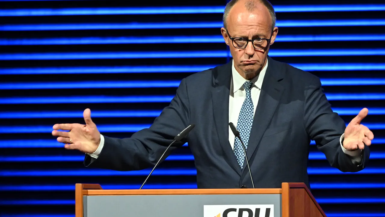 Канцлерът на Германия Мерц поиска строги правила за пътуване за младите украински мъже