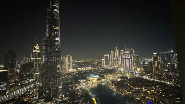 “If you build it, they will come”: Философията, която превърна пустинята в икономическа суперсила