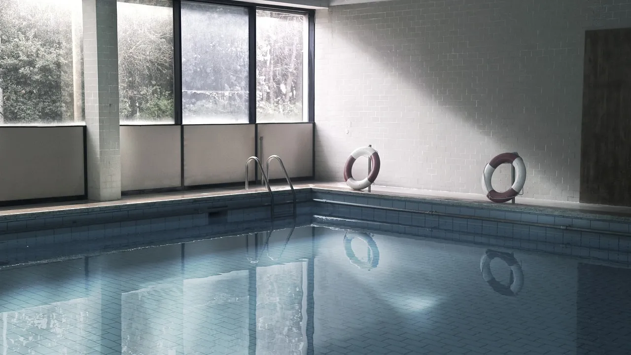 Враца: Искат 60 лв. за общински басейн в учебно време