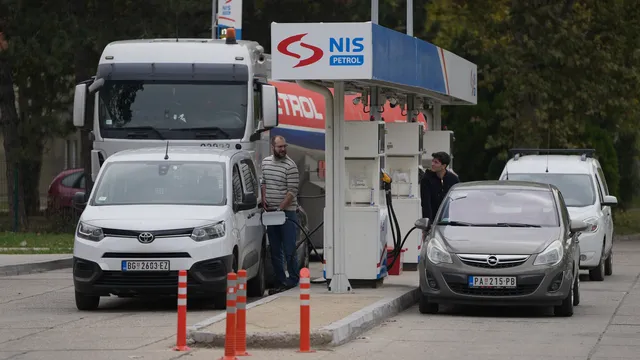 Сръбската петролна компания НИС е била освободена за три месеца от американските санкции