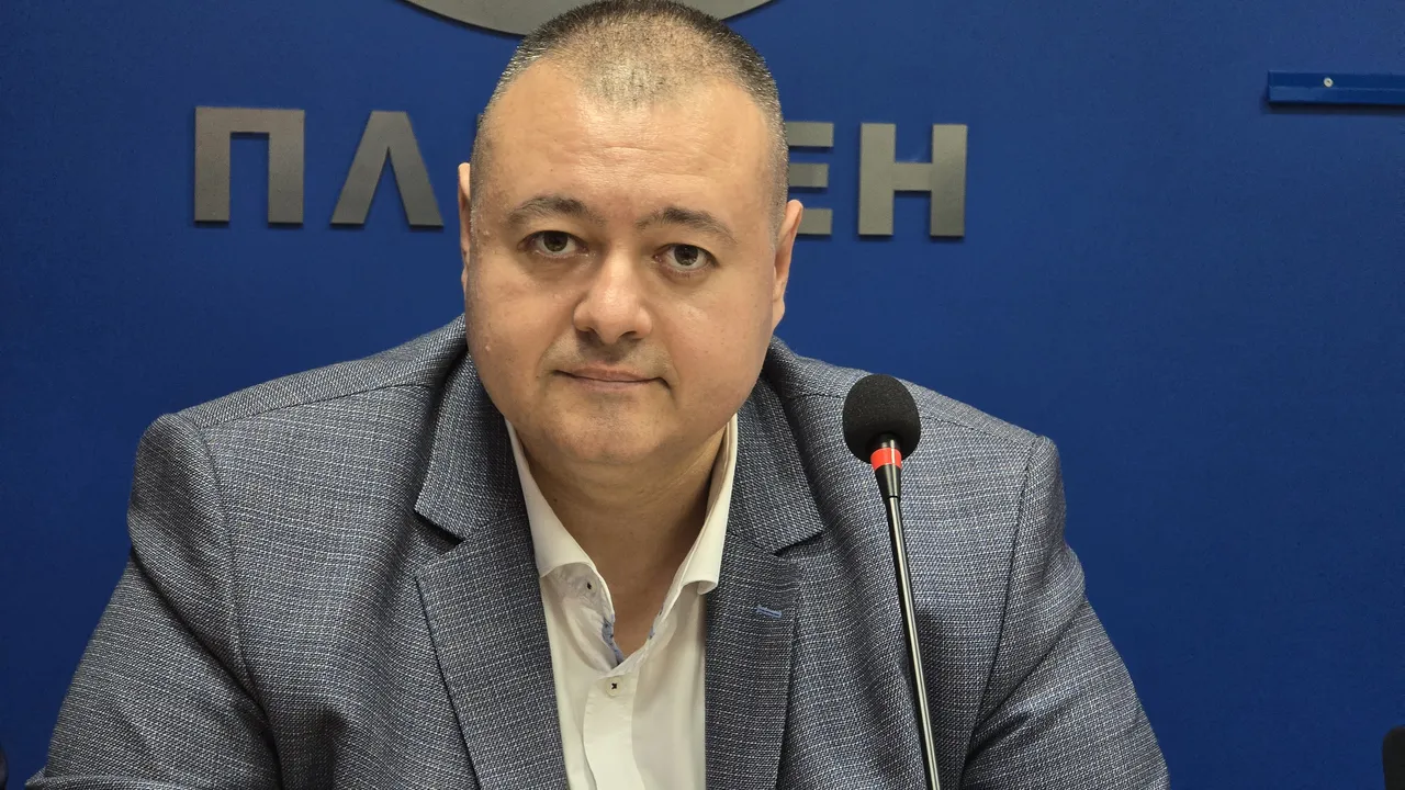 Свилен Трифонов: Спецов ще има функцията на сламен човек в "Лукойл"