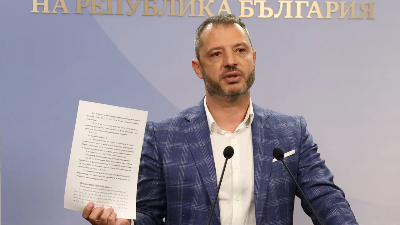 Делян Добрев отсече: Бюджетът остава такъв, какъвто е