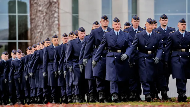 Повечето германци подкрепят задължителната военна служба