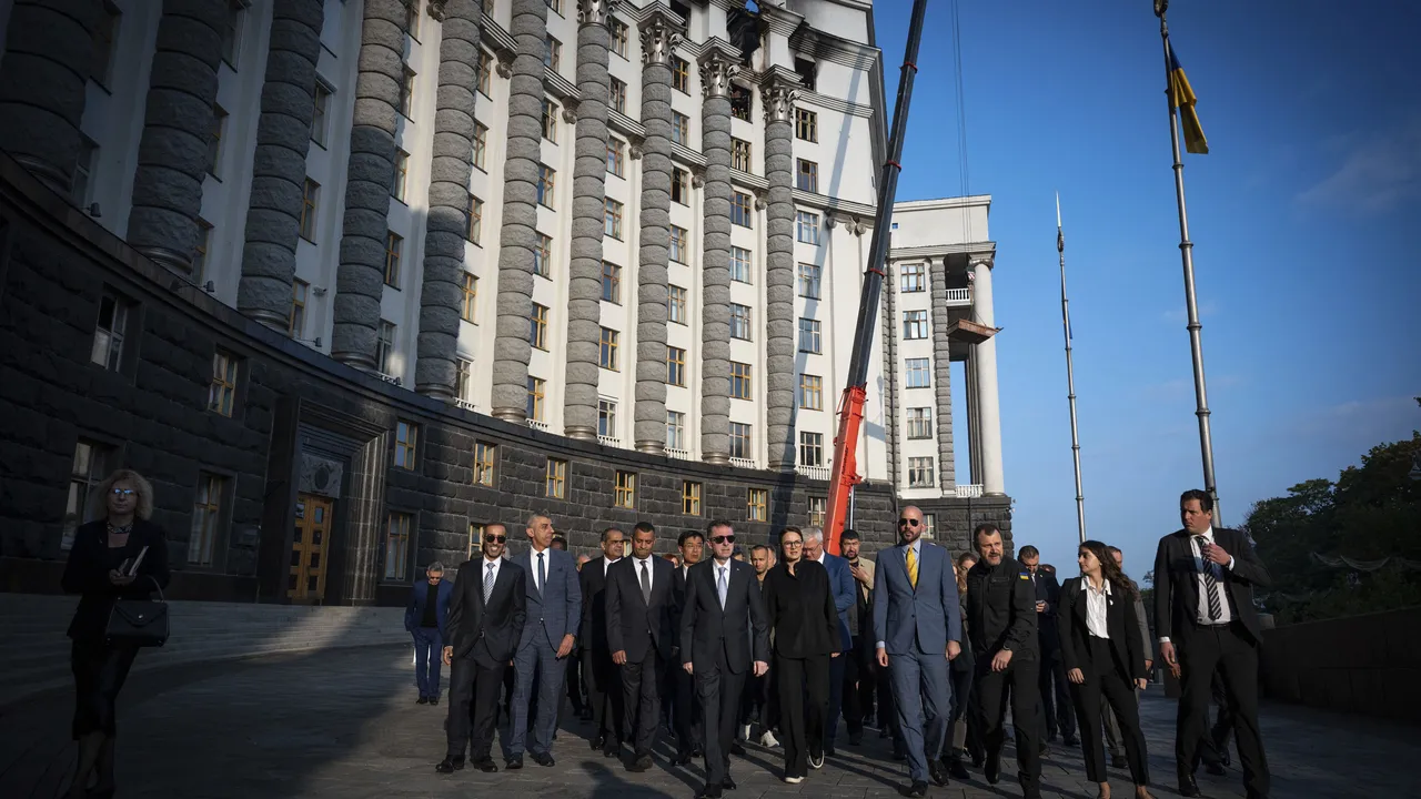 Украйна се стреми да ограничи щетите от мащабния корупционен скандал