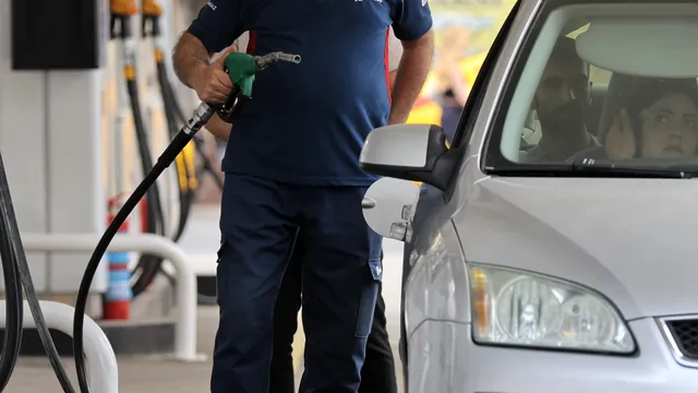 Продължава поскъпването на дизела и бензина