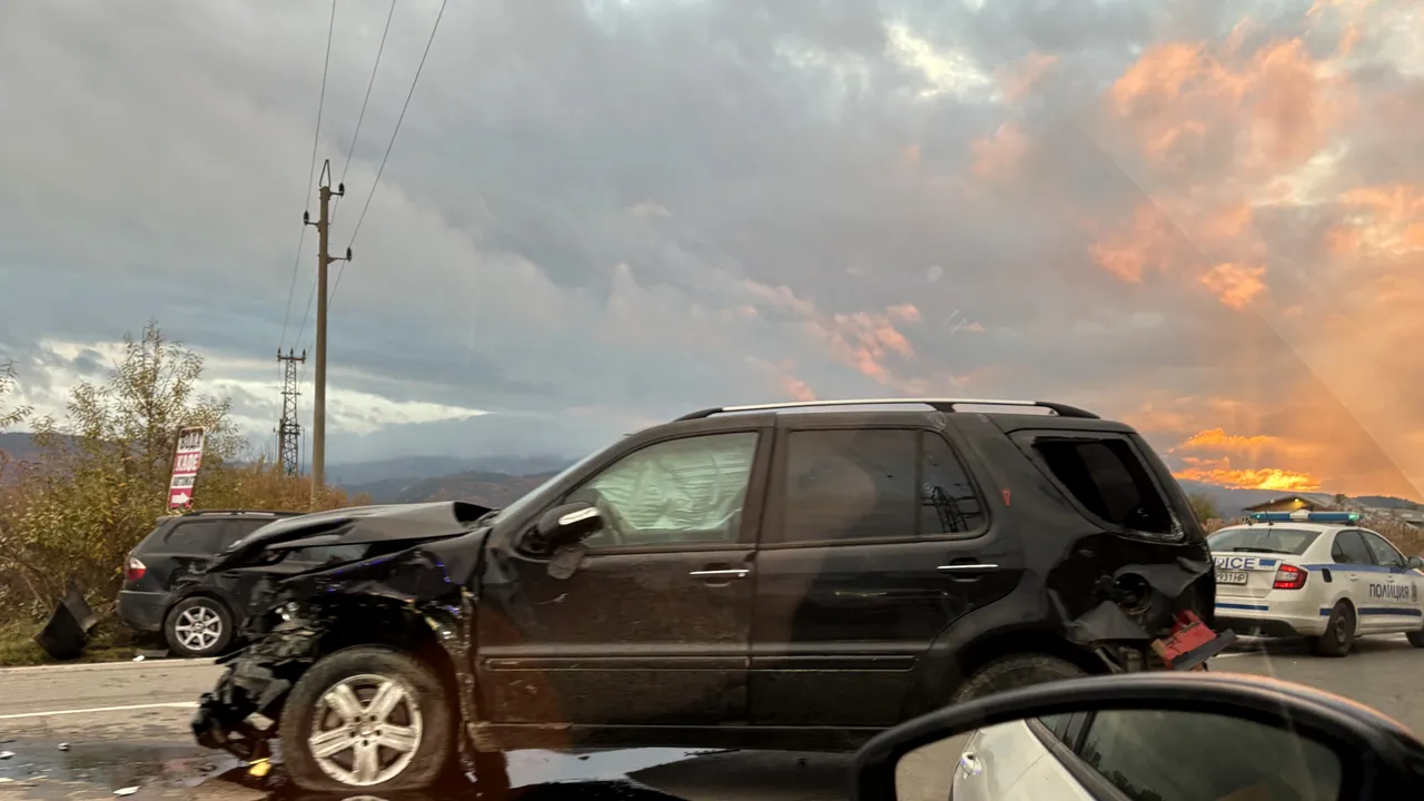 Тежка катастрофа в Ловешко затвори пътя София - Варна