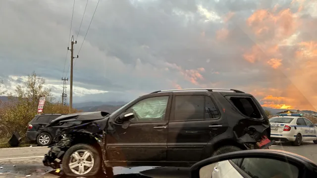 Тежка катастрофа в Ловешко затвори пътя София - Варна