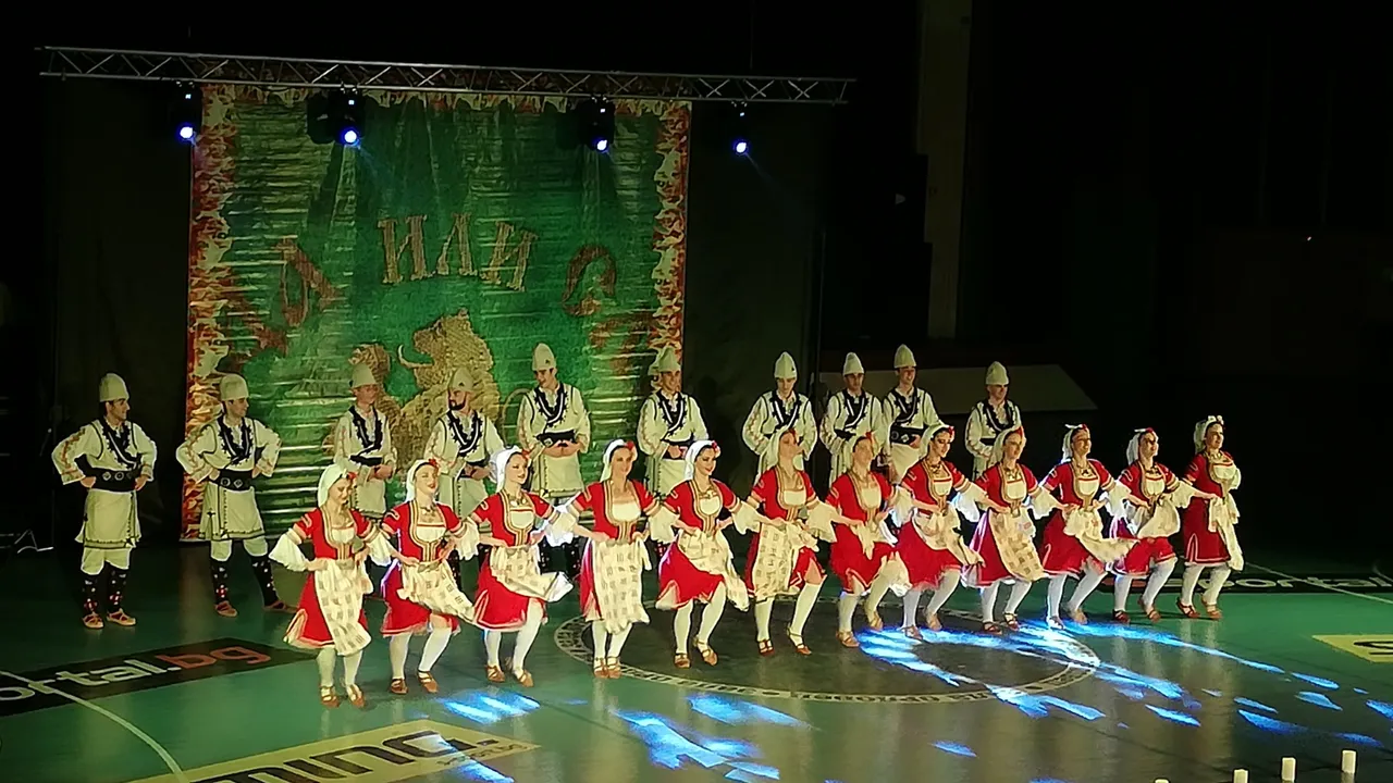 Ограбиха видеоархива на ансамбъл „Чинари“ посред бял ден