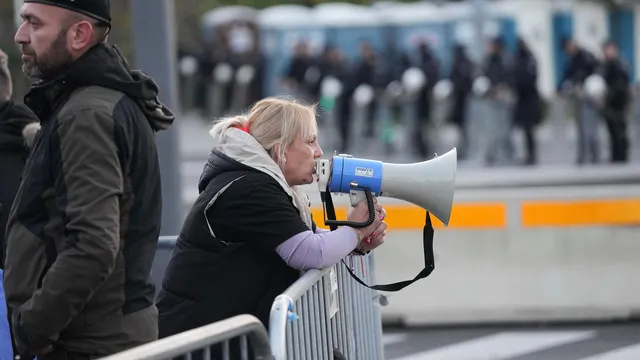 Сблъсъци в Нови Сад по време на протест в подкрепа на гладната стачка