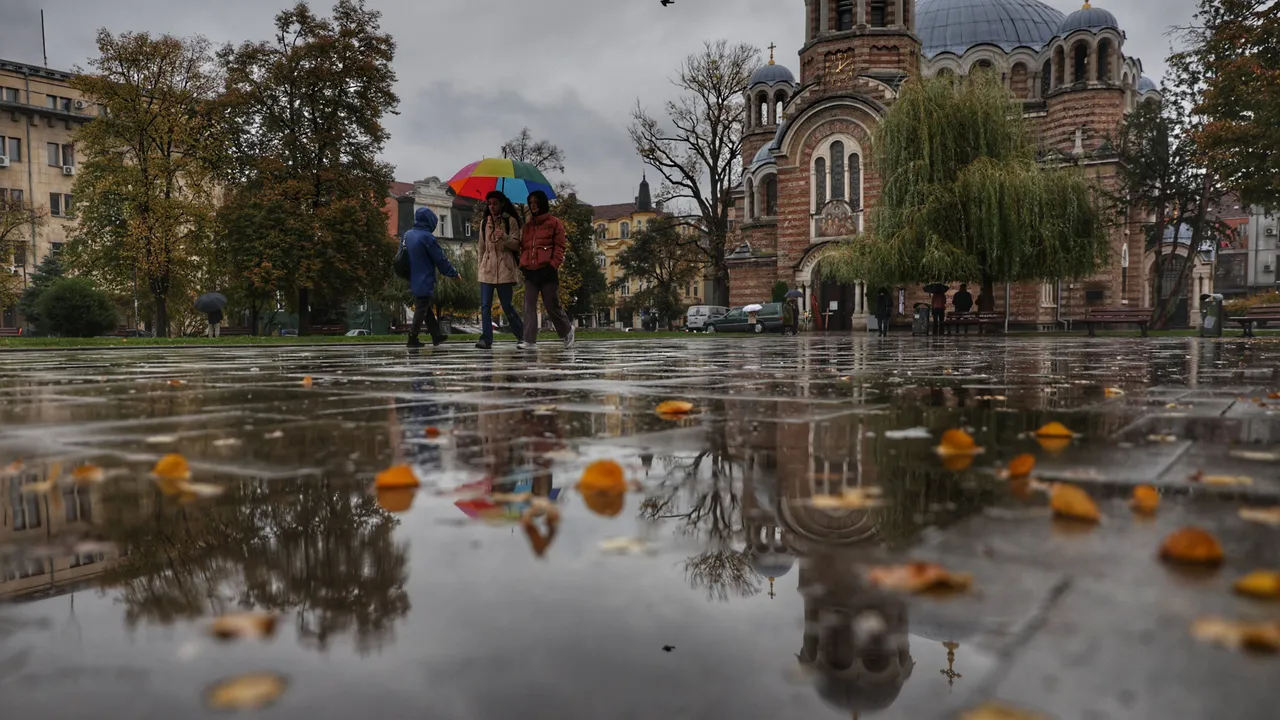 Дъждовното време продължава и утре