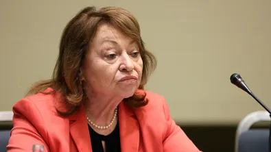 Христова: Над 20 години се дават коледните добавки, а те никога не са били в бюджета