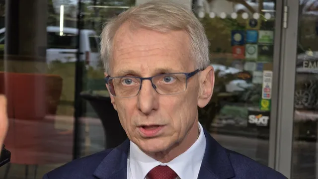 Денков: Коцев и Барбутов са изтезвани от двама психопати в "карцера"