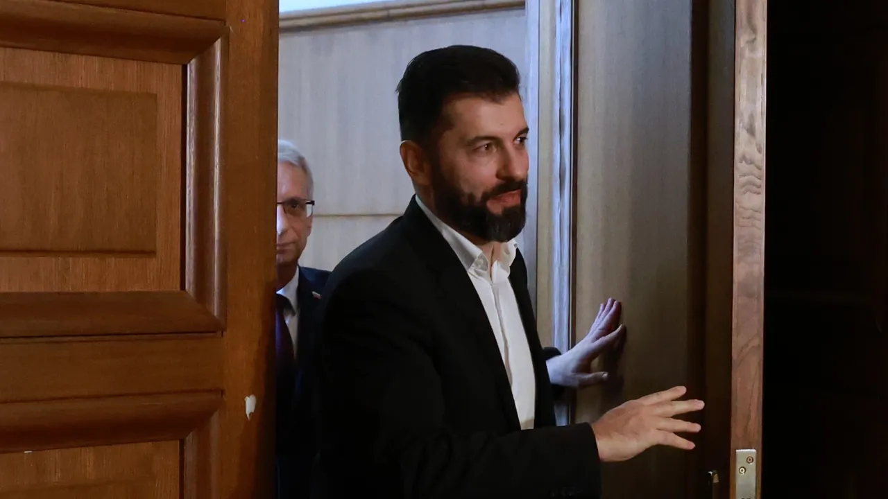 Отложиха делото срещу Кирил Петков