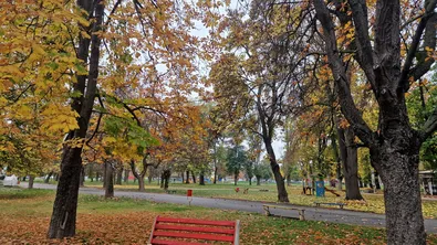Утре облачността и валежите ще намалеят