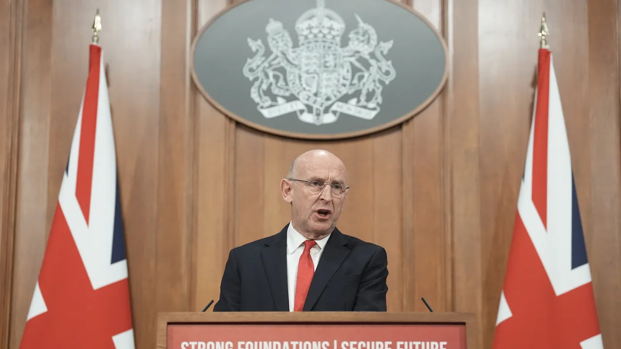 Руски шпионски кораб е насочил лазер към британски пилоти