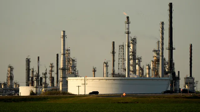 ЕС настоява за стратегия за поетапно спиране на изкопаемите горива