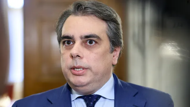 Василев: Ще вземат пари от българските граждани, за да се напълни прасе-касичката на властта