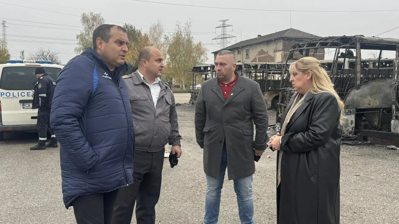След извънредно заседание в Костинброд: Общината осигурява 400 хил. лв. за нов транспорт