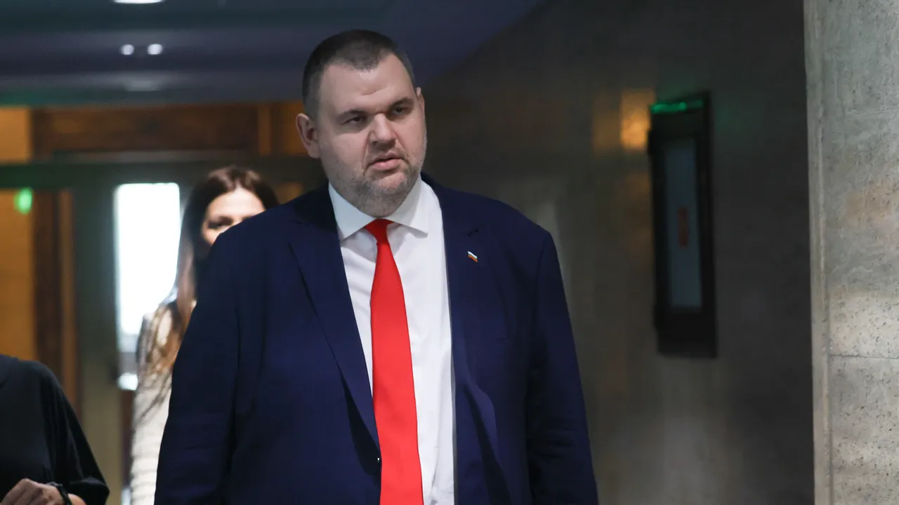 Пеевски: За референдума чичо Румен няма юридически екип, много е тежко положението