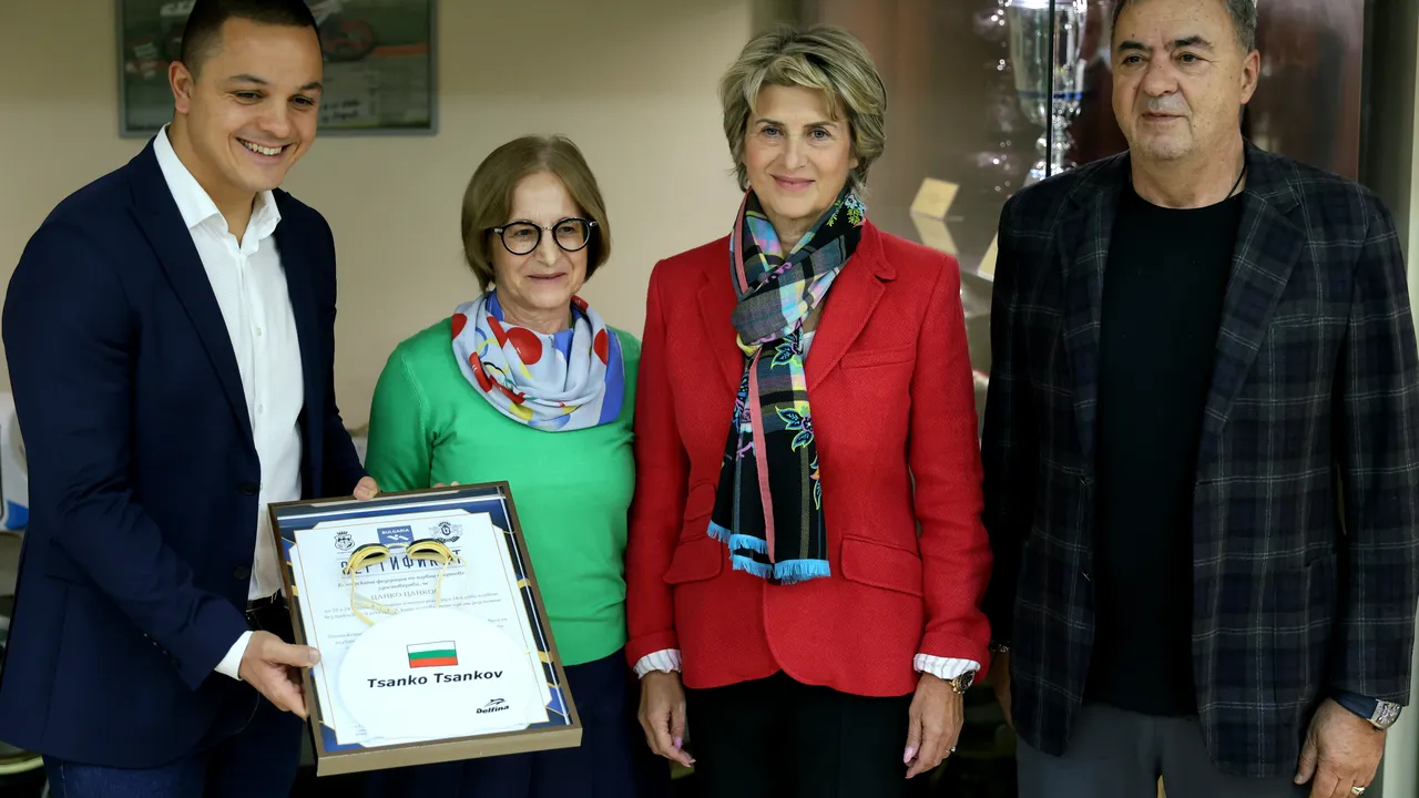 Цанко Цанков дари екипировката си от рекордното плуване в Дунав на Музея на спорта