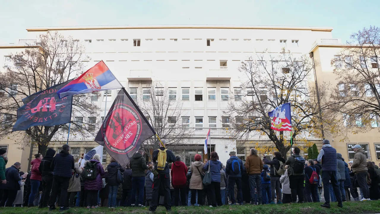 Пореден протест в Белград срещу закон, свързан с инвестиционен проект на компания на зетя на Тръмп