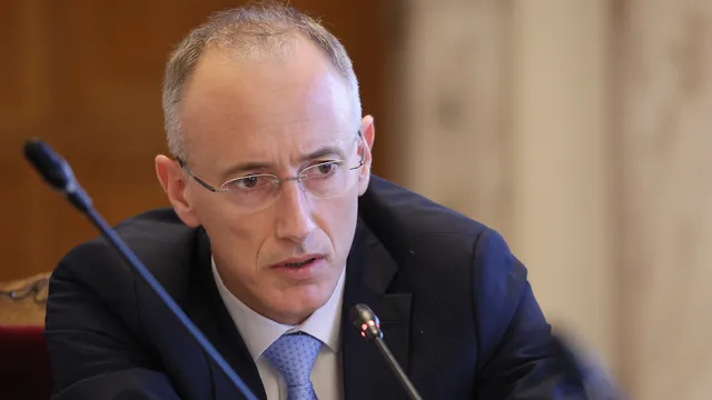 МОН подготвя ограничения на социалните мрежи за деца