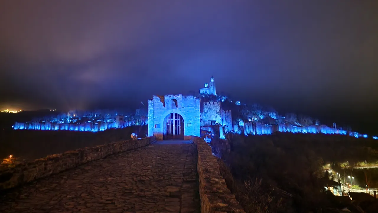 "Царевец" светна в синьо срещу насилието над деца