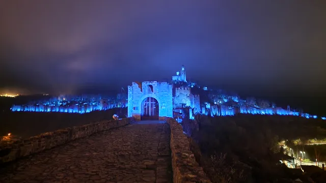 "Царевец" светна в синьо срещу насилието над деца