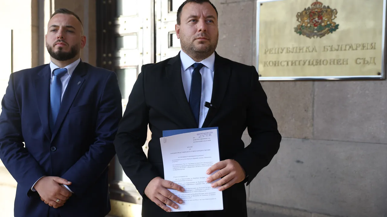 "Възраждане" сезират КС за особения управител на "Лукойл"