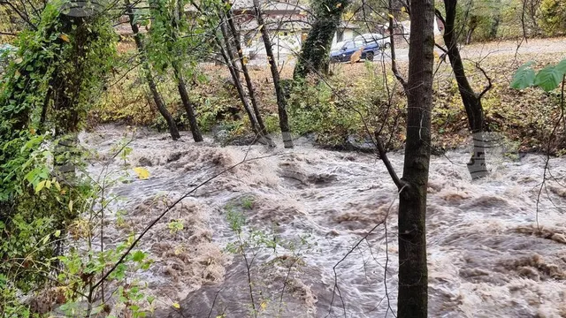 Река Язо преля: Разлог под напрежение след пороите