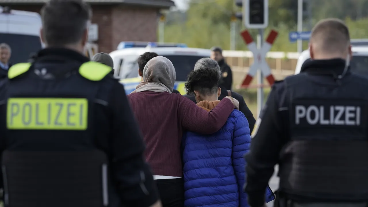 Мащабна акция в София: МВР разбива група за трафик на мигранти