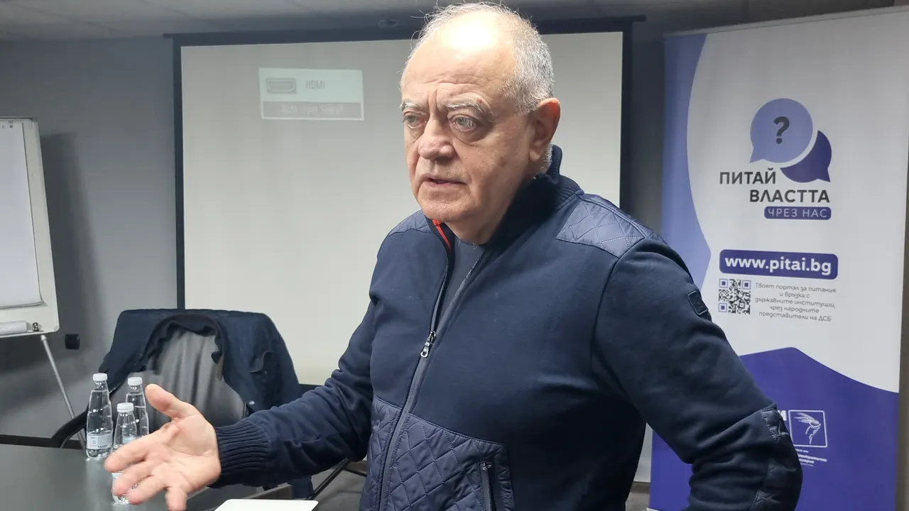 Атанас Атанасов: Живеем във фасадна демокрация